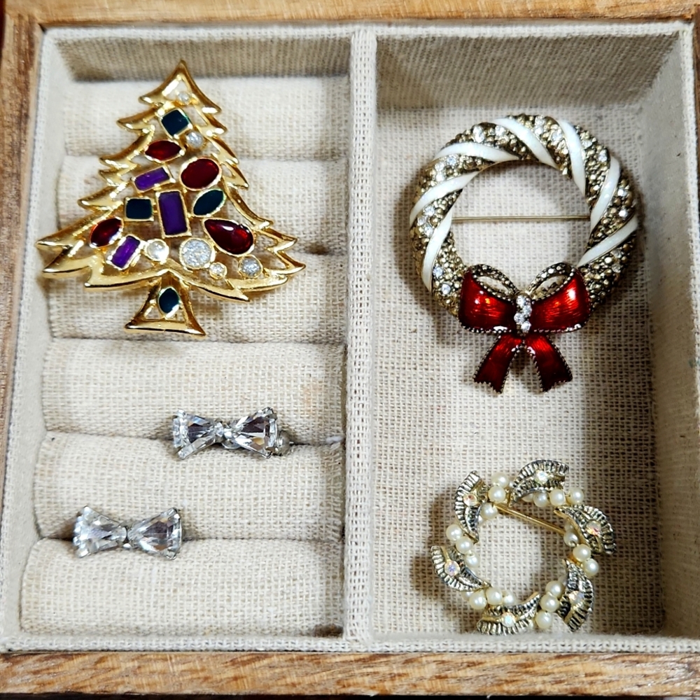 Holiday Pins/Brooches 1 Signed KC